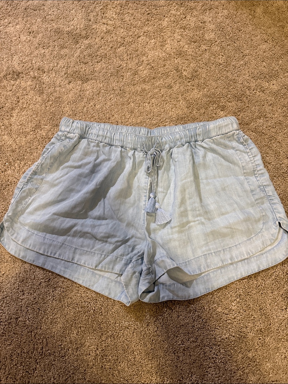 Vineyard Vines Light Chambray drawstring shorts- size XL